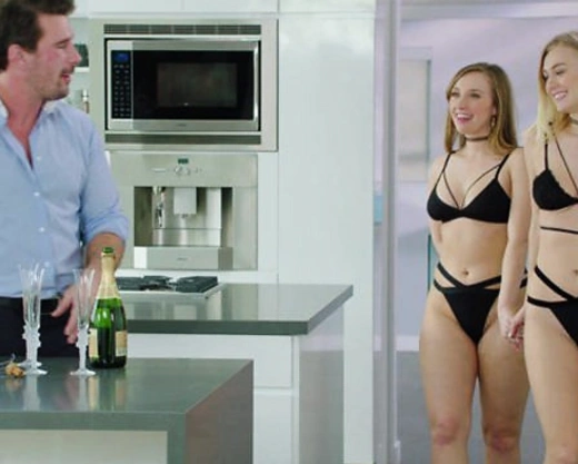 Смотреть порно: Красивый секс с двумя подругами которые любят ебаться в анал