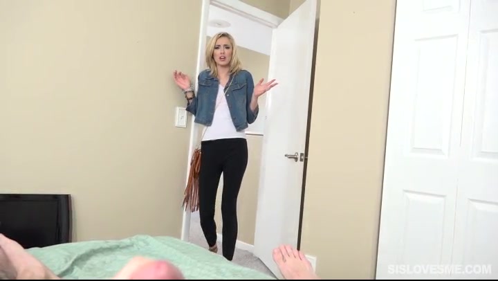 Сводная сестра застукала брата за дрочкой и нежно обработала его член