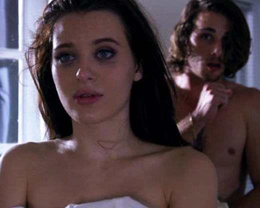 Смотреть порно: Девушка соблазняет на измену парня подруги пока она на учебе