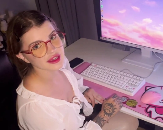 Смотреть порно: Домашний русский секс с милашкой без смс и регистрации