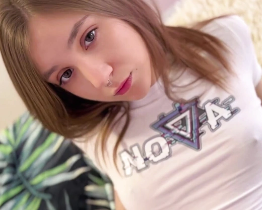 Смотреть порно: Русская девушка платит за квартиру идеальным способом