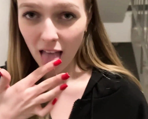 Смотреть порно: Потрахались с девушкой в подьезде - порно с разговорами!