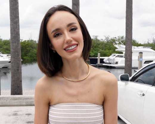 Смотреть порно: Соблазнили красавицу на секс за пару минут