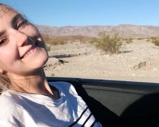 Смотреть порно: Худенькая чика дает приятелю в авто прямо на огромной скорости