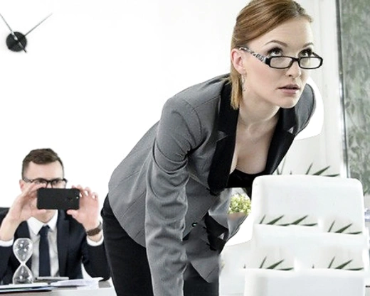 Смотреть порно: Секси секретарша с рижими волосами оседлала член любимого босса