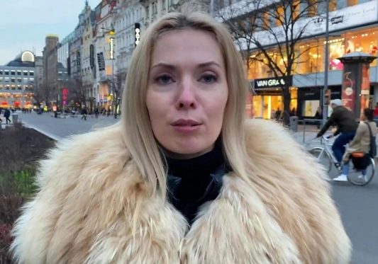 Смотреть порно: Снял русскую милфу в Чехии и развёл на секс на сьемной квартире!