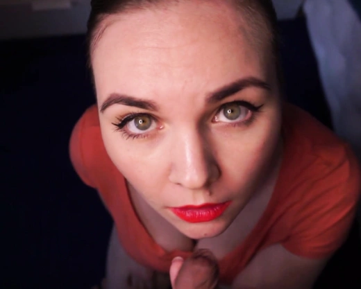 Смотреть порно: Русская жена принимает сперму на язык после минета