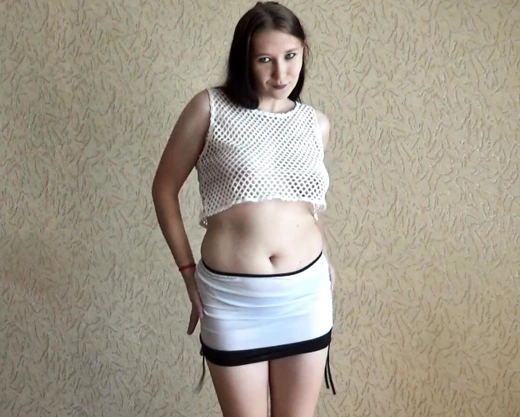 Смотреть порно: Русская студентка из Ростова танцует стриптиз перед вебкамерой!