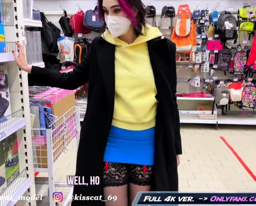 Смотреть порно: Уговорил девушку без комплексов на быстрый секс в туалете