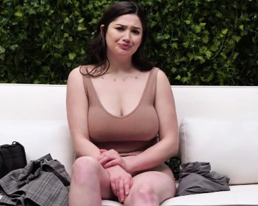 Смотреть порно: Пышка с большими натуральными сиськами в реальном порно - на порно кастинге!