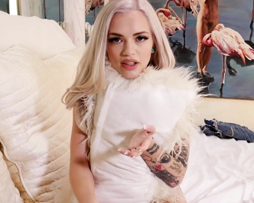 Смотреть порно: Хитрый брат разводит на секс сводную сестру в HD порно 2021!