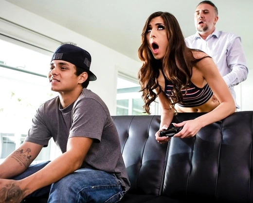 Смотреть порно: Изменяет с другом парня, пока он играет в приставку