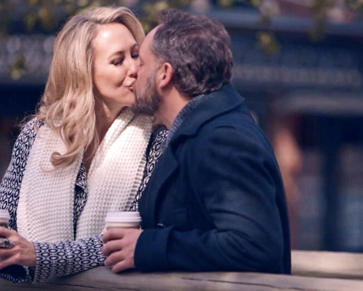 Смотреть порно: Влюбленные муж и жена занимаются страстным сексом после прогулки - жены порно видео!