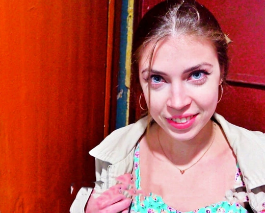 Смотреть порно: Знакомство в Тиндере и недолгая переписка закончилась классным сексом с красивой девушкой