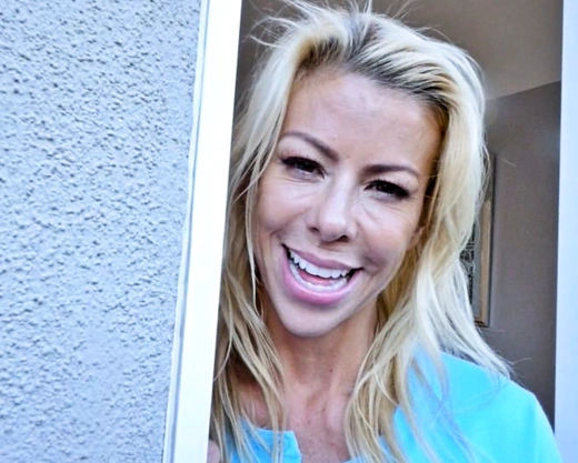 Смотреть порно: Мамка за 40 трахает пасынка у мужа за спиной - вот шлюха