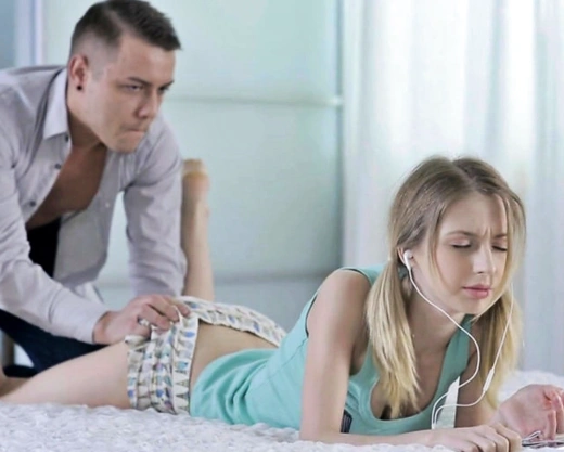 Смотреть порно: Эротика и первый секс с молодой девушкой и русским парнем