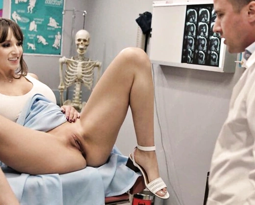 Смотреть порно: Отпустил жену к гинекологу, а она изменила с двумя