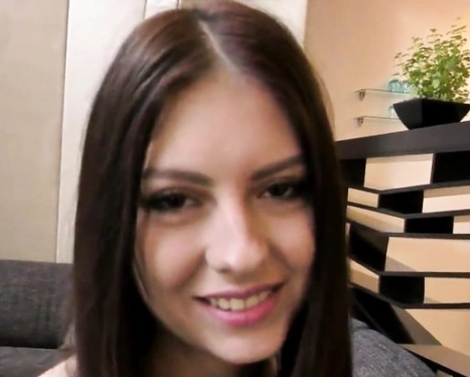 Смотреть порно: Студентку трахают с двойным проникновением. Анал и киску милашки вытрахали на порно кастинге с Вудманом