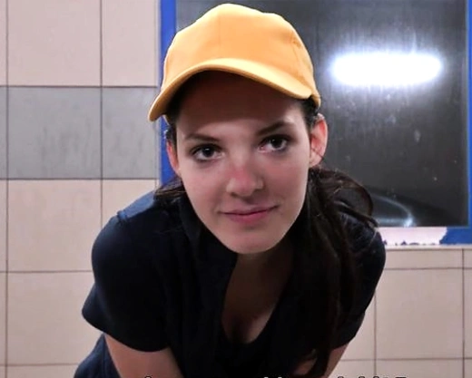 Смотреть порно: Трахнул девушку за дегньги когда мыл свою тачку на мойке