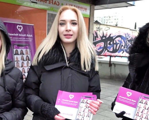 Смотреть порно: Чешские промоутеры трахаются за деньги с незнакомцем