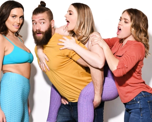 Смотреть порно: Поздравили парня с Днем рождения и подарили ему секс с киской Флешлайт