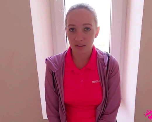 Смотреть порно: Предложил русской девушке заработать денег - показать грудь и сделать минет в подъезде