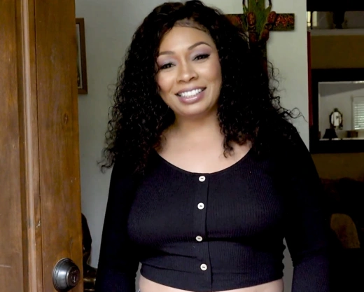 Смотреть порно: Зашел в гости к зрелой мулатке и проверил её волосатую киску на прочность