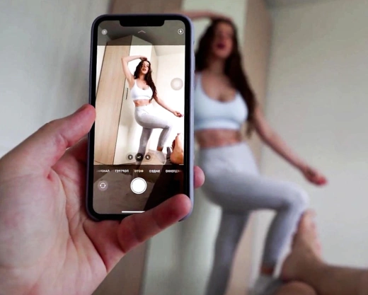 Смотреть порно: Попросила соседа-студента сделать пару фоток, а за это отблагодарила сексом