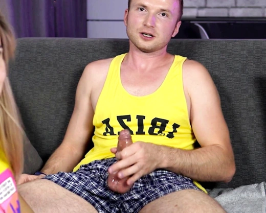 Смотреть порно: Русские муж и жена в порно - Семейная пара делает обзор секс игрушки - Русские порно блогеры!