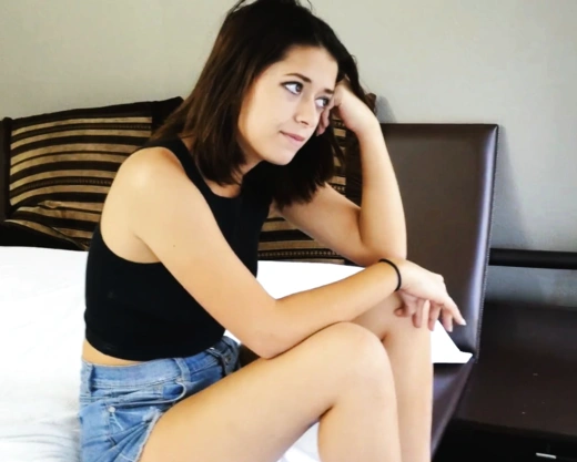 Смотреть порно: Разговорил сестру и развел на секс со спермой на животик