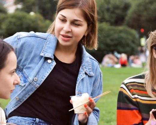 Смотреть порно: Девушка любит сквирт и секс с зрелыми мужиками, а подруги даже не догадываются о б этом