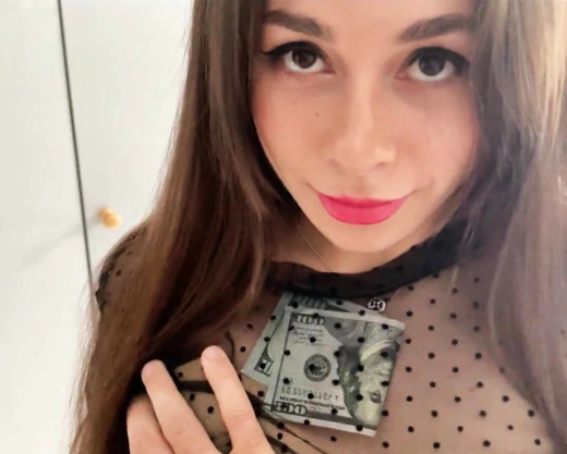 Смотреть порно: Русская красотка соблазнила курьера на домашний секс, пока дома никого не было