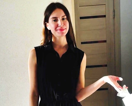 Смотреть порно: Русская девушка милашка, пришла с магазина с новым сексуальным бельем