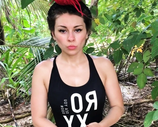 Смотреть порно: Русская туристка трахнулась с незнакомце на пляже