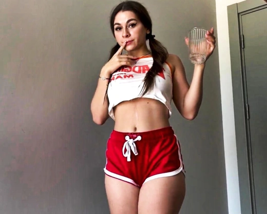 Смотреть порно: Ну сколько можно соблазнять? Может трахнешь меня наконец-то?