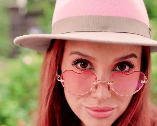 Смотреть порно: Приехала в гости к сестре и трахнула ее парня