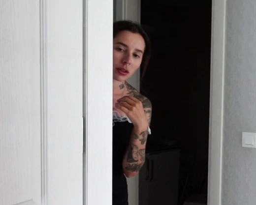 Смотреть порно: Красивая горничная спалила как хозяин трахает свою жену и тоже захотела секса