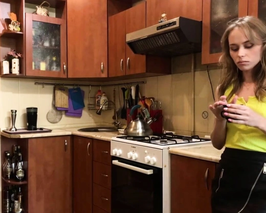 Смотреть порно: Молодая мачеха хочет забыть все, что между нами было...