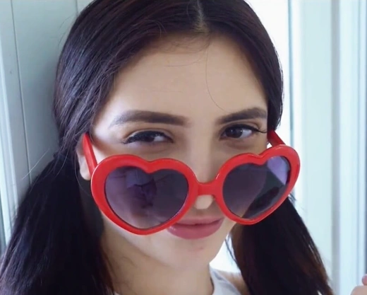 Смотреть порно: Похотливая сводная сестра постоянно хочет секса