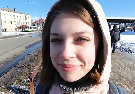 Смотреть порно: Русская сестра приехала в гости к брату