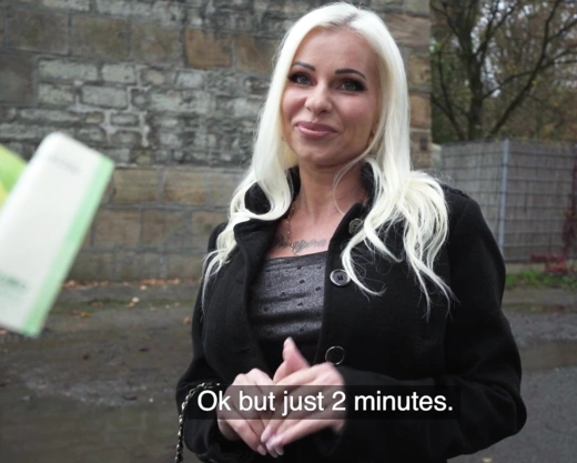 Смотреть порно: Соблазнил зрелую и похотливую училку на секс за деньги