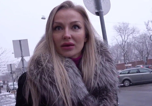 Смотреть порно: Женщина повелась на пикап незнакомца