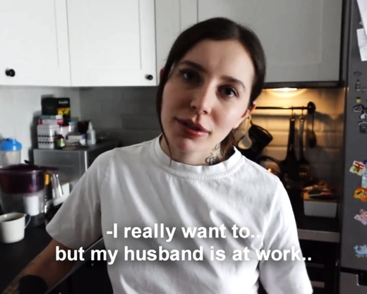 Смотреть порно: Сосед зашел за солью к соседке и трахнул ее